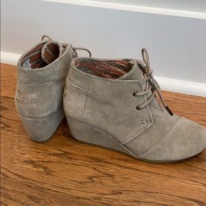 TOMS lace-up bootie size 5